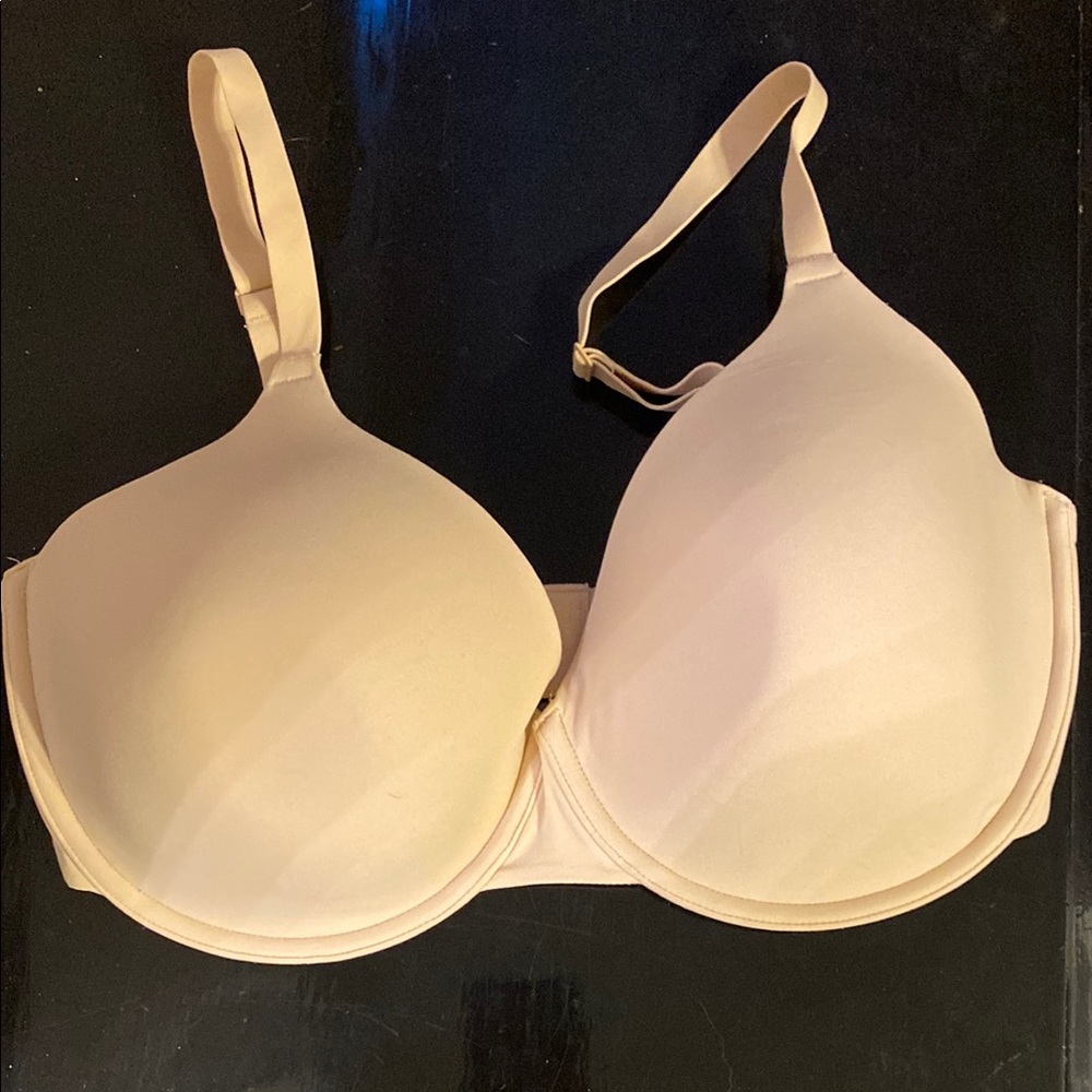SKIMS Cream Bra with Seamless Molded Cups and Adjustable Straps 36DD
